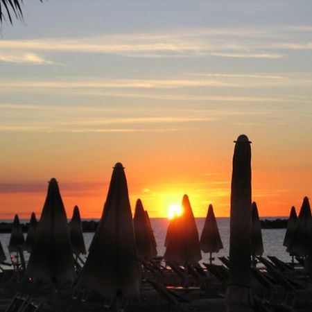 Hotel Carillon Bellaria-Igea Marina Exterior foto
